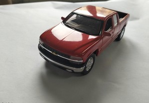 Chevrolet Silverado - escala 1/27 - Maisto