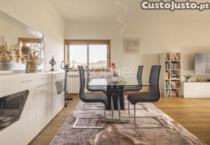 T2 Com Varanda, Garagem E Arrumos|Condominio...