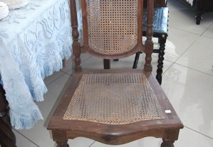 12 cadeiras antigas em vinhatico restauradas