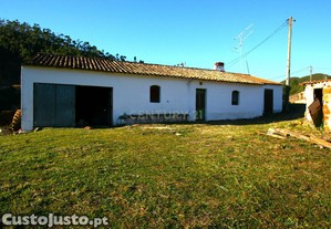 Quintinha no campo com horta e arvores de fruta em Zebro de Baixo, Messines