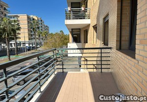 Apartamento T3 com Suite, Terraço e Box   Localização excelente - Infantado Loures