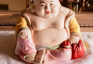 Buda da Abundância em porcelana de Macau