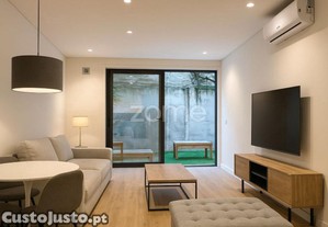 Apartamento T1 Próximo Ao Metro Da Trindade -...