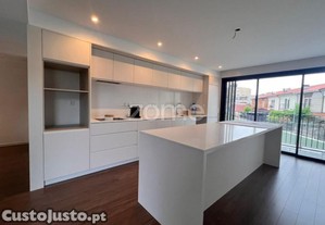 Moradia T3 Em Condominio Privado , Centro De...
