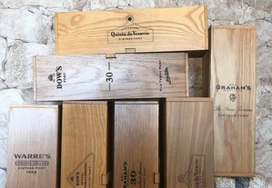 Caixas individuais de madeira para vinho do Porto