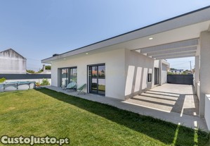   Moradia T3 Térrea Moderna | Pinhal do General, Fernão Ferro   Concluída em abril de 2023 | LSF (Light Steel Framing)