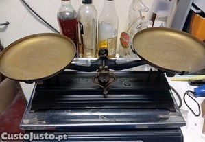 Balança Antiga Vintage De 2kg | Antiguidades e Colecções, à venda ...