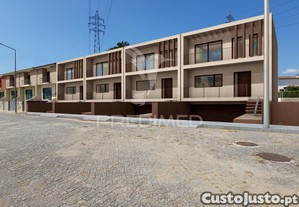 Moradia em banda tipologia t3 +1, em merelim s. pedro, braga