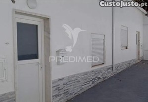 Duas moradias remodeladas ajuda