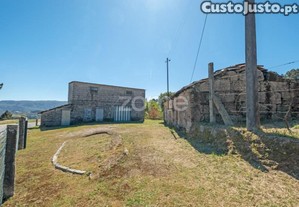 Quinta Com Terrenos Para Construção Em Louredo,...