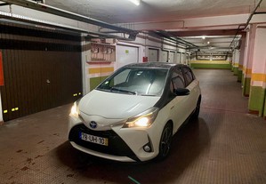 Toyota Yaris 1.5 HSD SQUARE Collection White