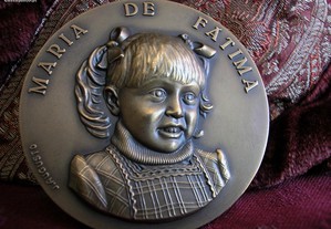 Medalha Maria de Fátima em alto relêvo