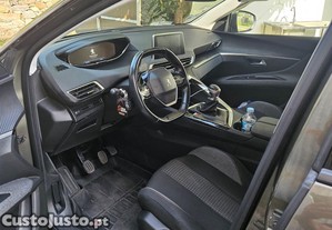 Peugeot e-5008 1.5 - 19