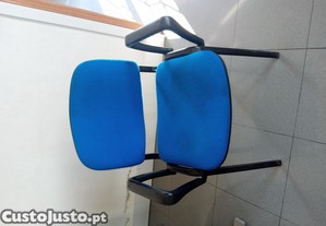 Cadeira de Visita , Estrutura em Metal Preto, Em Tecido de Cor Azul