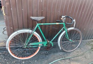 Bicicleta muito antiga para restauro montras decoração etc peça interessante
