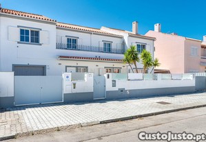 Luxuosa Moradia T5 + 1 com Piscina Climatizada em Sarilhos Pequenos - Moita   Urbanização Santa Teresinha