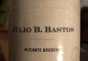2 garrafas - Júlio Bastos Alicante Bouschet 2012