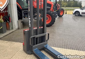 Porta Paletes / STACKER  / Empilhadores