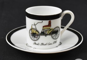 Chávena de Café e Pires Porcelana Europeia, desenho Ford s First Car, 1896