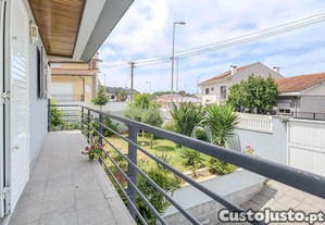 Moradia T5 de 4 Frentes com Jardim, Cozinha Regional e Garagem   Custoias, Matosinhos