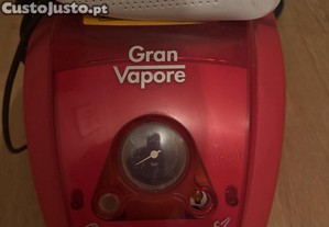 Mesa de centro e caldeira a vapor a funcionar bem