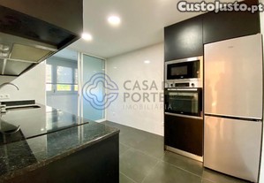 Apartamento T2 com Garagem no Porto, Próximo a transportes e ao Hospital São João.