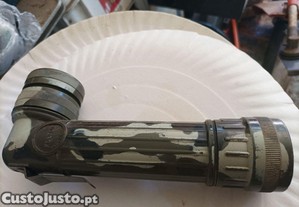 Lanterna militar robusta