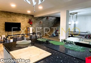 Apartamento T4 Duplex com P�tio e Garagem   M�e d �gua, Bragan�a