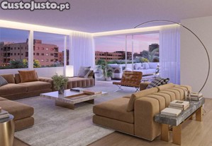 Apartamento T4 - Brito Capelo 1023