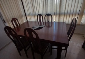 móvel de sala e mesa com 6 cadeiras