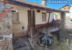 Casa de aldeia T2 em Castanheira de Pra e Coentral de 98,00 m