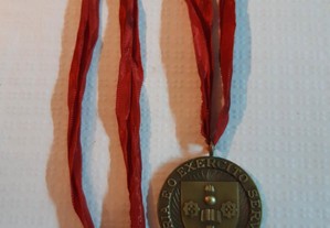 Medalha em bronze com fita