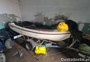 Barco com atrelado