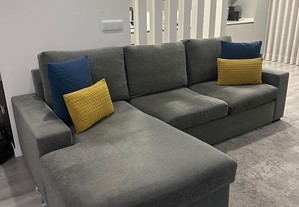 Sofá cinzento com chaise longue