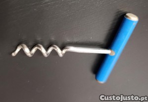 Antigo Saca rolhas, de Adega, anos 70, em inox revestido da pega