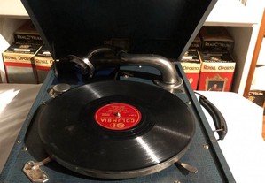 gramofone antigo em mala