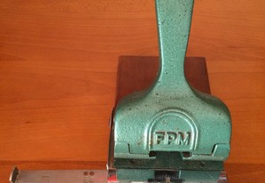 Furador "FPM em ferro fundido