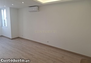 Apartamento Renovado T2 em Lisboa - Oportunidade Única!