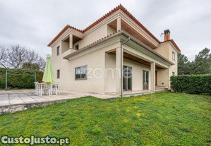 Moradia T4 Com Jardim, Terraço E Amplas Áreas -...