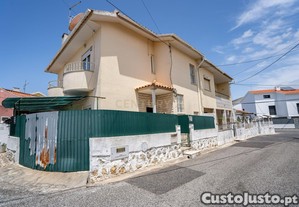 Casa T3 em Cascais com Pátio e Garagem - Oportunidade Única!