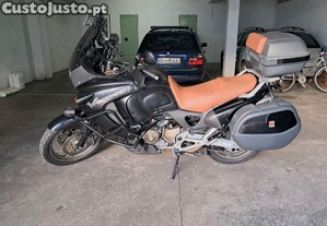 Boa para viagem malas , farois auxiliares , carregador baterias ,  punhos aquecidos , suporte telem - 00