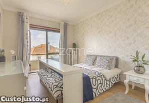 T2 Renovado Com 3 Varandas, Garagem E Vista...