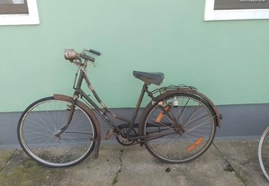 Bicicleta pasteleira travoes de lavanca antiga para restauro
