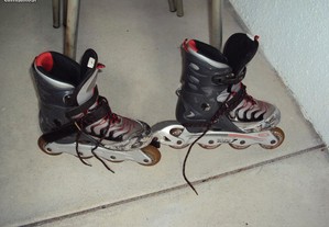 Um par de patins em linha para uma boa aprendizagem