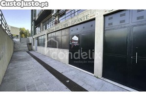 Sub-Loja Com Duas Salas Amplas Paredes