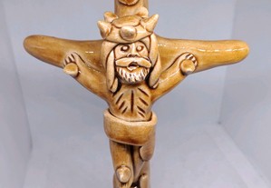 Crucifixo de António Ramalho figurado Barcelos