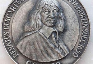 Antiga Medalha (PISA PAPEIS) Renatus Descartes em Metal Cunhado. PEÇA DE COLEÇÃO!