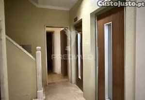 Apartamento t2 em oeiras   com varanda, arrecadação e excelente localização!
