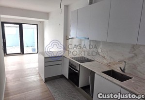 Apartamento T1+1 em Costa Cabral