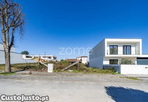 Moradia T3 Em Estrutura, Vila Verde